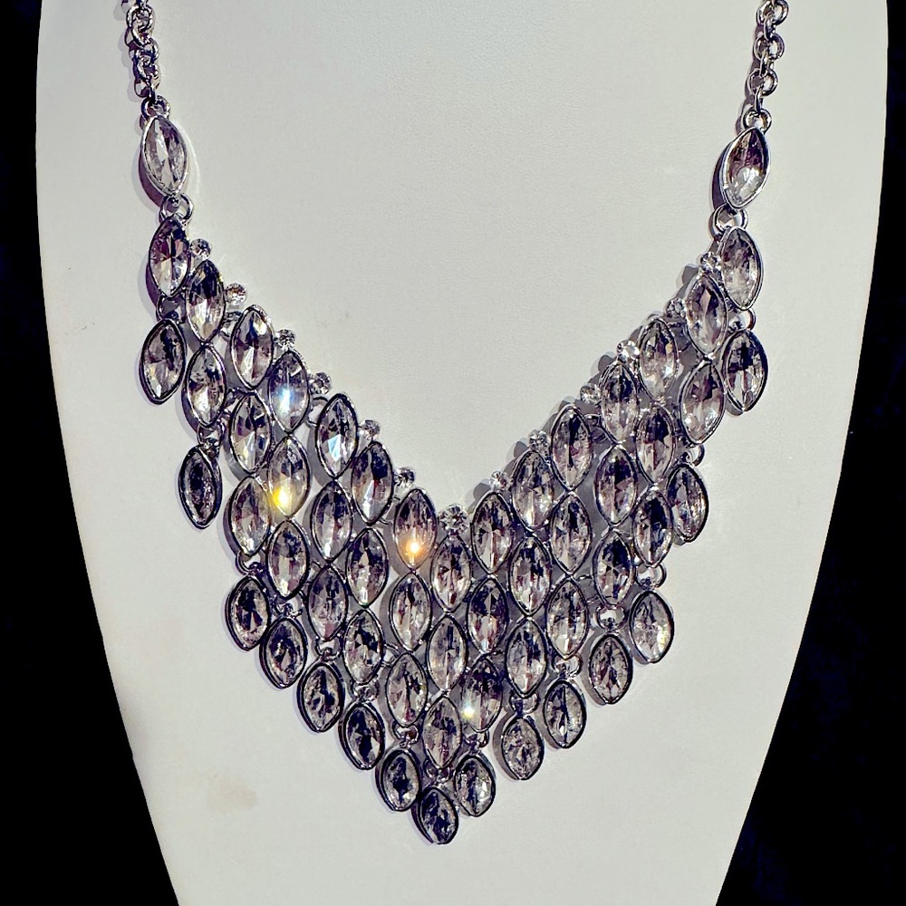 Stunning Bridal Jewelry Marquis Glass Rhinestone Bib Necklace - Picture 1 of 5